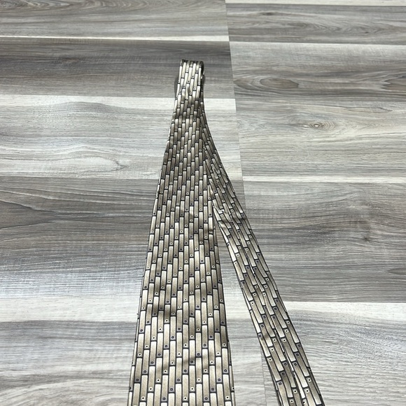 Van Heusen neck  tie 100% silk - Picture 3 of 7